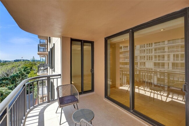 Building Photo - 10175 Collins Ave