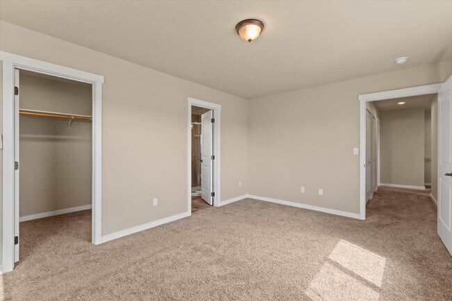 Building Photo - 1669 E Horsehaven Ave