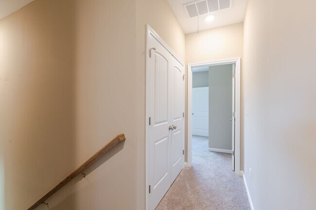 Building Photo - 359 Bordeaux Dr