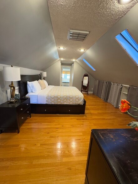 Master suite - 203 Riverview Ave