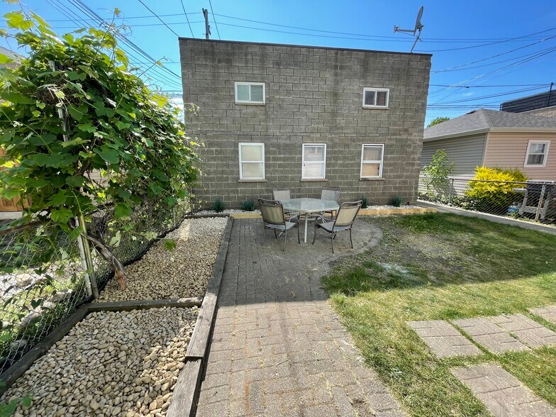 Building Photo - 5014 N Major Ave