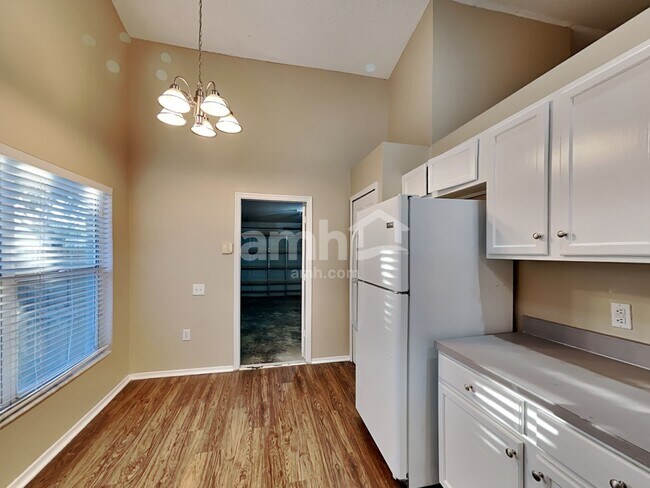 Building Photo - 26922 Carmen Pl