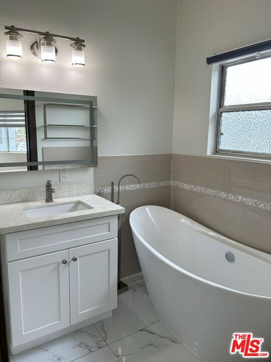 Building Photo - 7916 Blackburn Ave