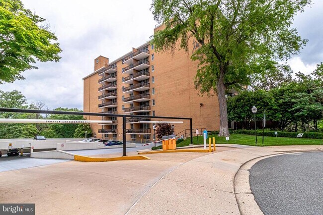 Building Photo - 2030 N Adams St