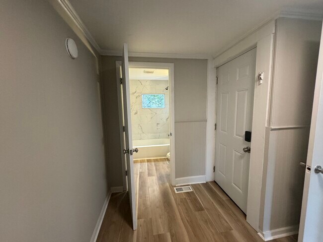 Building Photo - 363 Ebenezer Ave