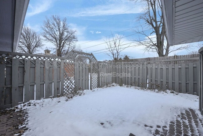 Building Photo - 1638 Parkinson Dr