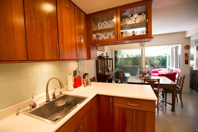 Building Photo - 2508 Arizona Ave