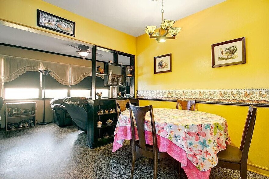 Building Photo - 1721 Montcalm St