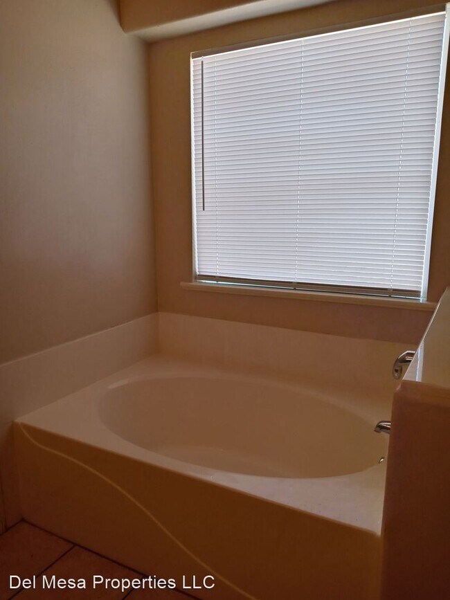 Building Photo - 3 br, 2 bath House - 7615 Kentwood NW