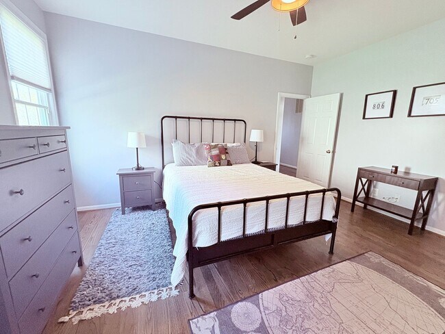 Building Photo - FREDERICKSBURG - MINUTES TO VRE - EASY COMMUTE TO QUANTICO!