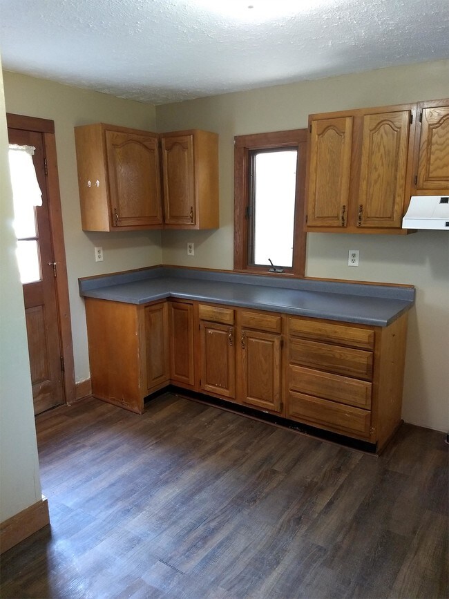 Building Photo - 904 E 17th St