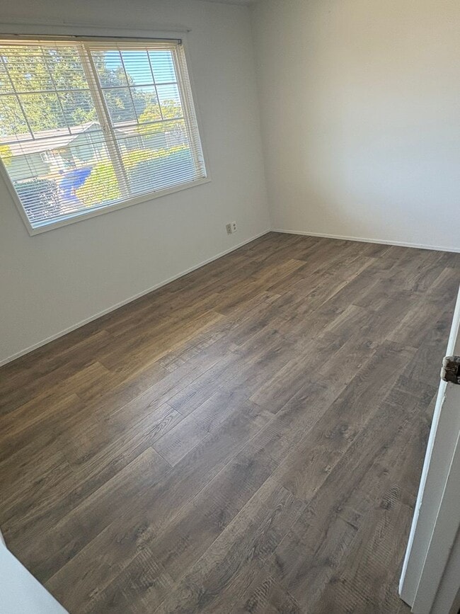 Building Photo - Wonderful home with bonus spaces