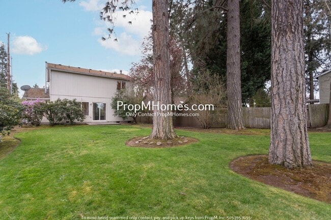 Building Photo - Three Bedroom Aloha Home with Park-Like Backyard!