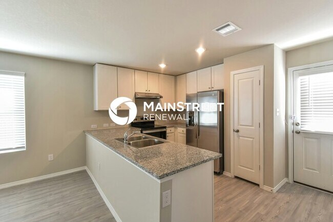 Building Photo - 3 Bedroom Pet-Friendly Home in San Antonio...