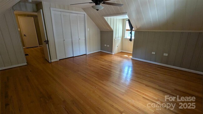 Building Photo - 1507 Woodland Dr