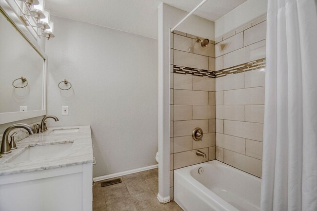 Building Photo - Well Maintained Home in Thornton