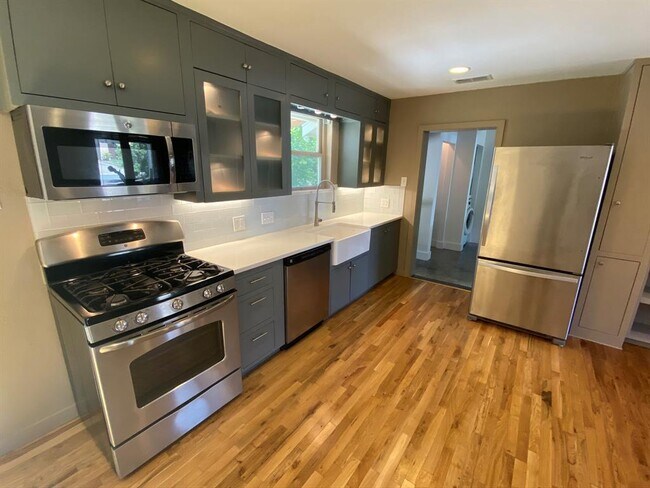 Building Photo - 1415 Bentwood Rd