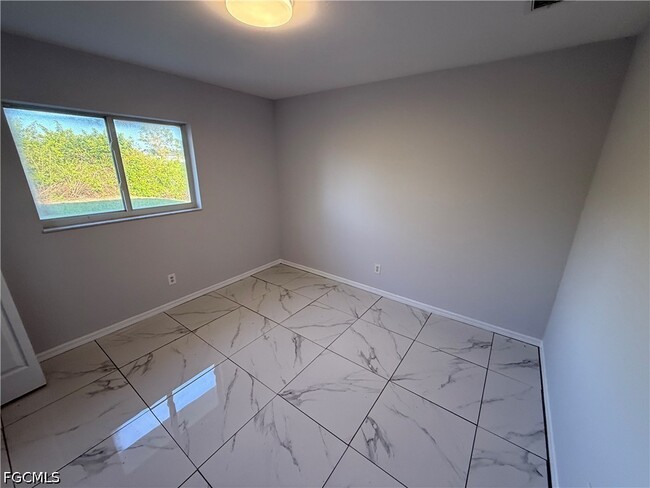 Building Photo - 953 Eisenhower Blvd