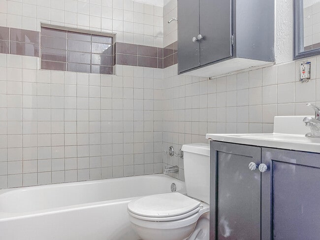 Building Photo - 3305 Itasca St