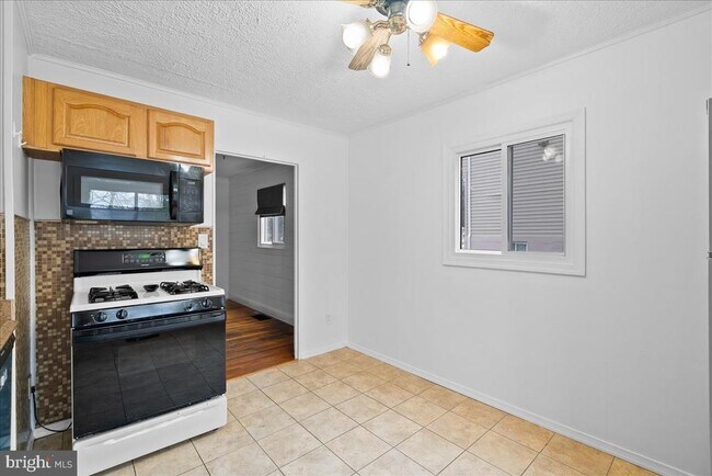 Building Photo - 6451 Maplewood Dr