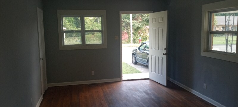 Building Photo - 1219 E Cherry St