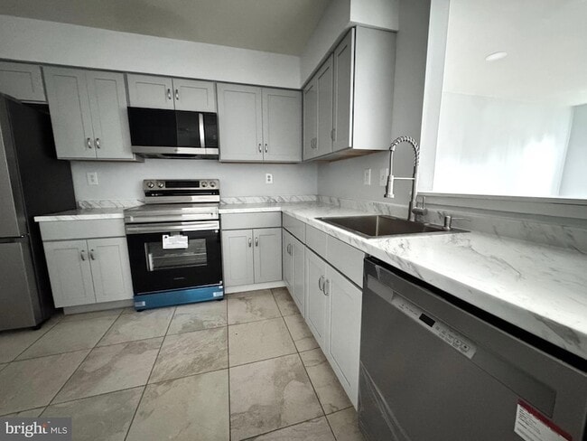 Building Photo - 7527 Belle Grae Dr