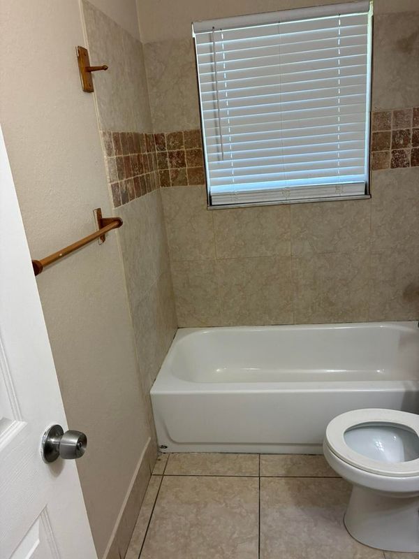 Building Photo - 1420 Barton Rd