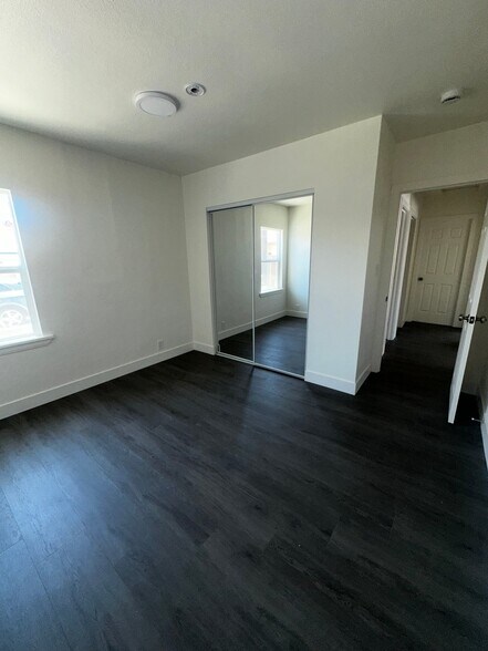 Building Photo - 1705 N Sierra Way