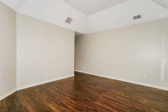 Building Photo - 5009 Forest Oasis Ln