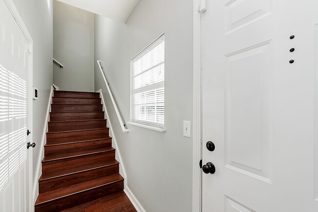 Building Photo - Wonderful 2 bedroom 2 bath Condo End Unit ...