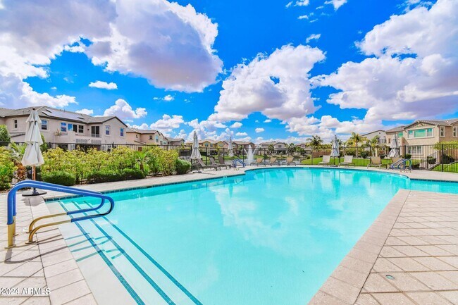 Building Photo - 4077 S Sabrina Dr