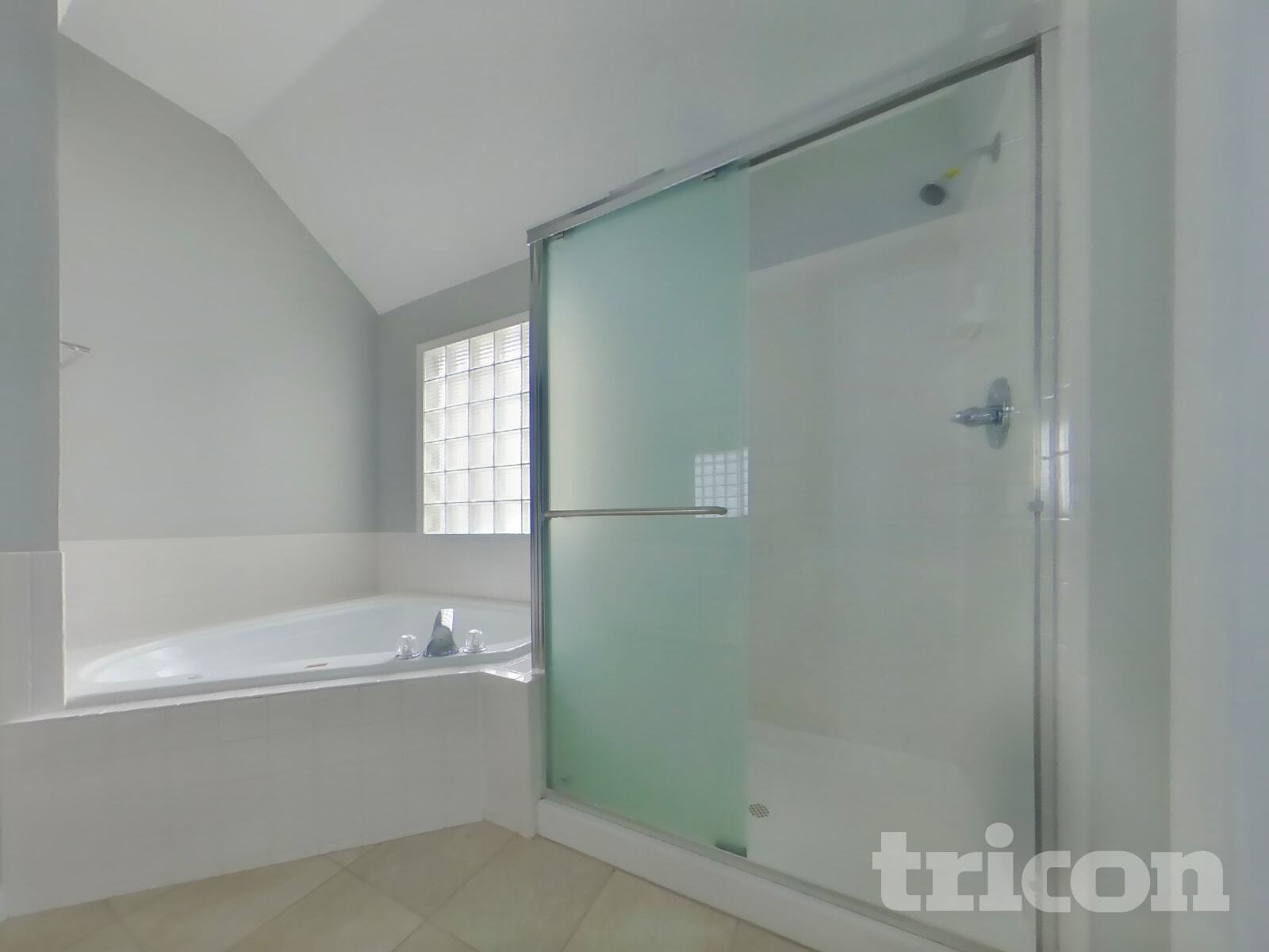 Building Photo - 302 E 123rd Terrace