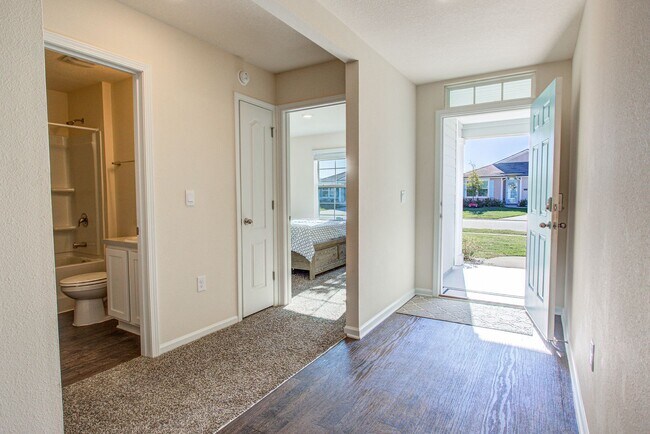 Building Photo - MOVE-IN READY 3/2 IN ENTRADA!