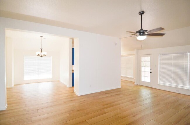 Building Photo - 506 Pleasant Valley Dr