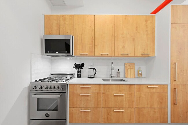 Building Photo - 517 W 45th St