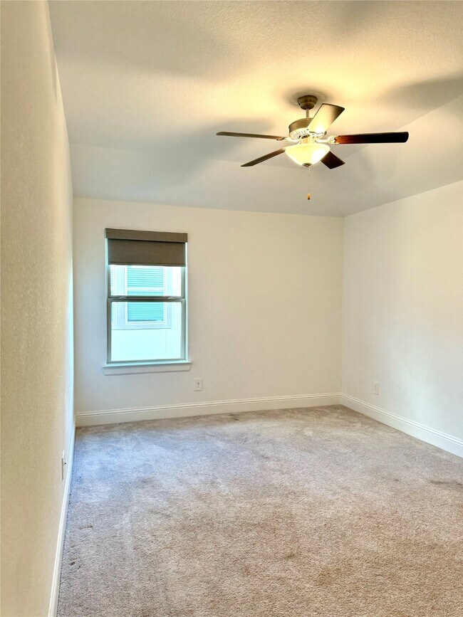 Building Photo - 1215 Tallow Park Ln