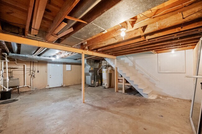Building Photo - 3405 Hillvale Rd