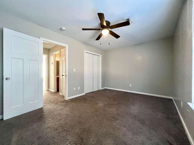 Building Photo - 4062 Cedars Pkwy