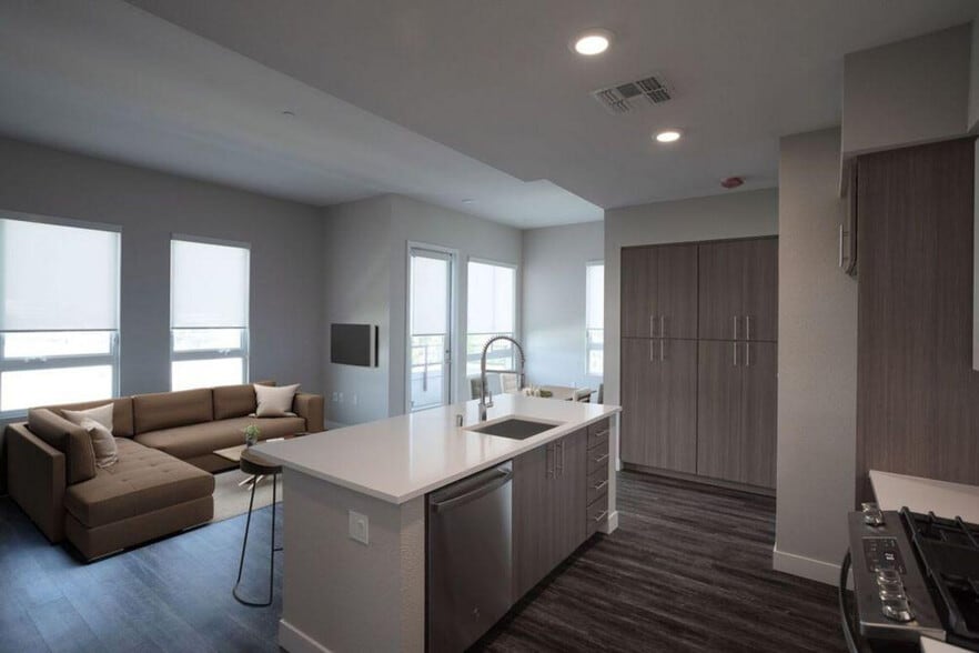 Building Photo - 398 Ortega Ave