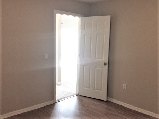 Building Photo - 16245 Coopers Hawk Ave