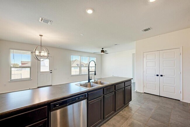 Building Photo - 18600 Golden Eagle Way