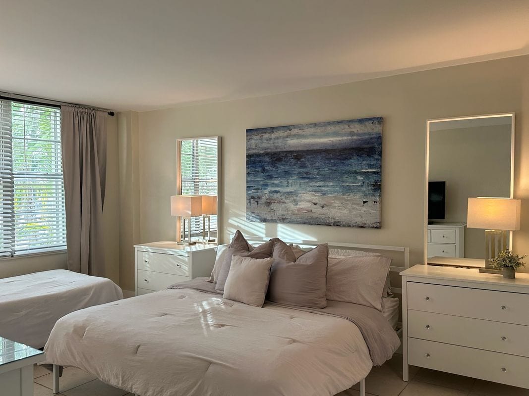 Building Photo - 5161 Collins Ave