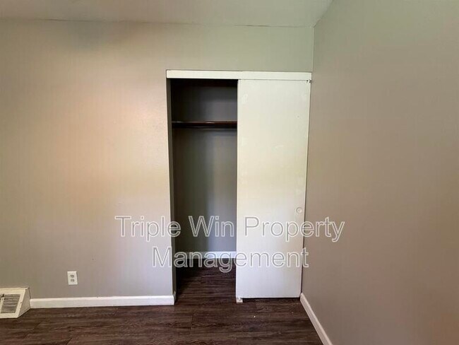 Building Photo - 10329 Chesley Dr
