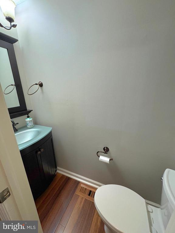 Building Photo - 2108 Commodore Ct