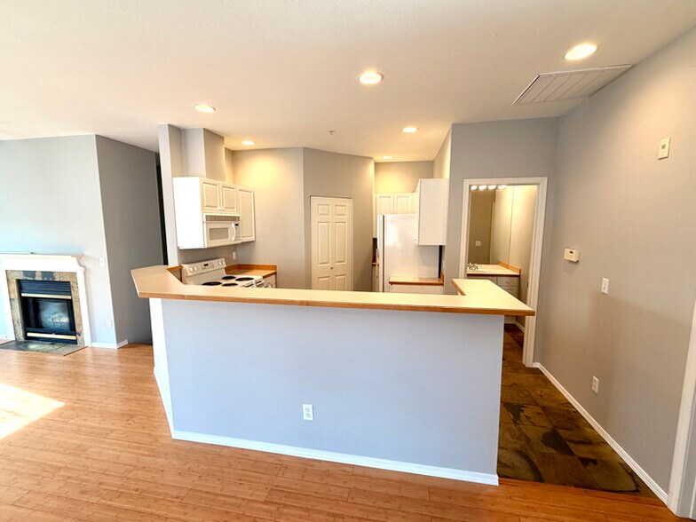 Building Photo - 440 S 51st Ct