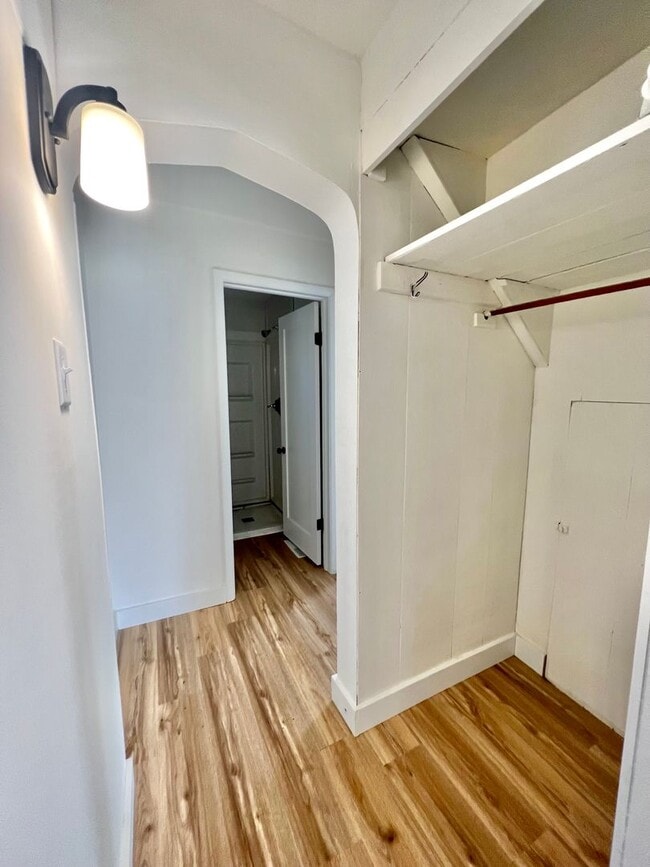 Building Photo - 4 Bedroom House in New Haven