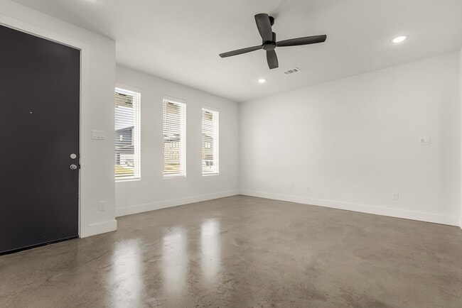 Building Photo - 4134 Jeanne Dr