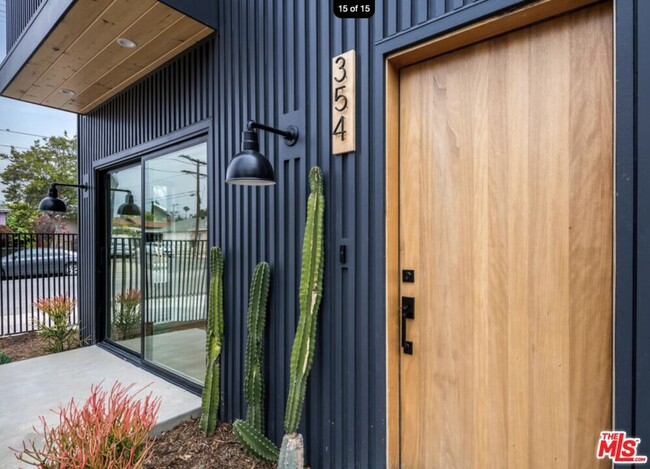 Building Photo - 354 Newland St