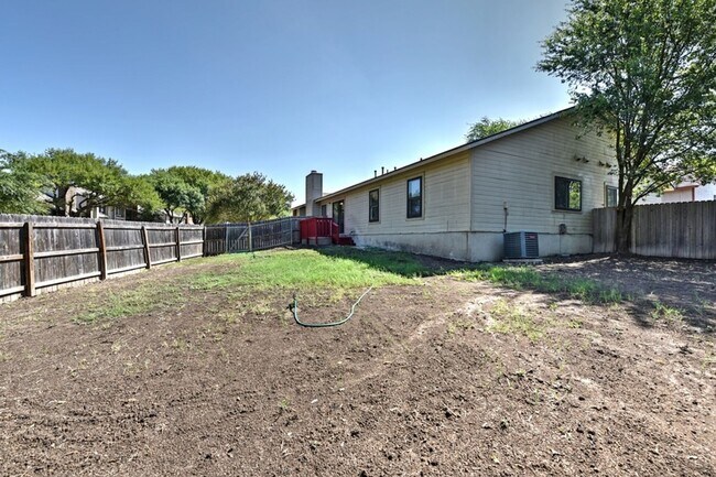 Building Photo - 3404-3404 Ridge Ash