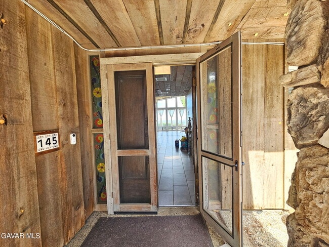 Building Photo - 145 Lakeview Dr